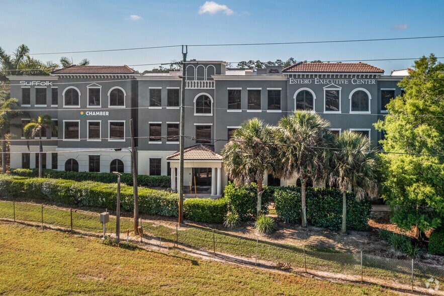 10600 Chevrolet Way, Estero, FL à louer - Photo du bâtiment - Image 3 de 7