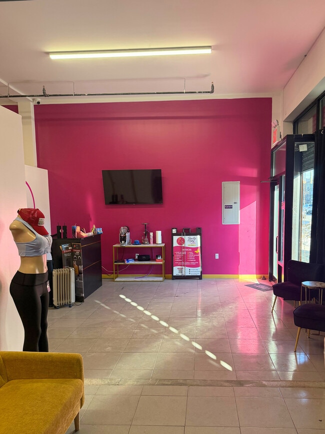 More details for 2415 E Tremont Ave, Bronx, NY - Retail for Lease