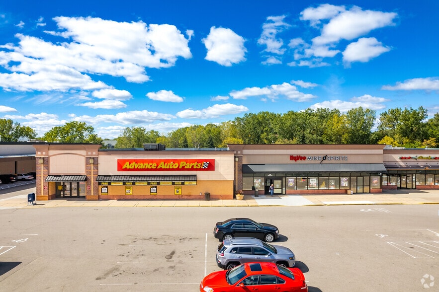 2500-2515 White Bear Ave N, Maplewood, MN for lease - Building Photo - Image 2 of 8