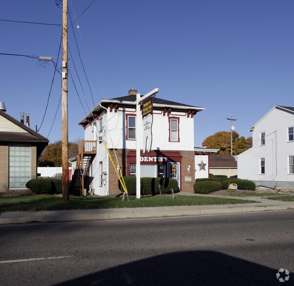 13027 Cleveland Ave NW, Uniontown, OH à vendre - Photo du bâtiment - Image 3 de 13