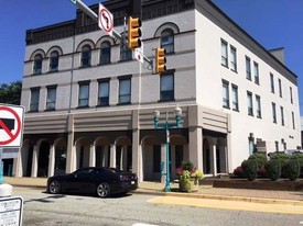 101 W Main St, Carnegie PA - Services immobiliers commerciaux