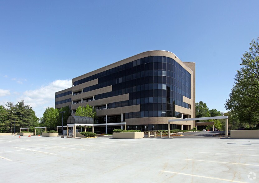 6610 Rockledge Dr, Bethesda, MD à louer - Photo du bâtiment - Image 1 de 7