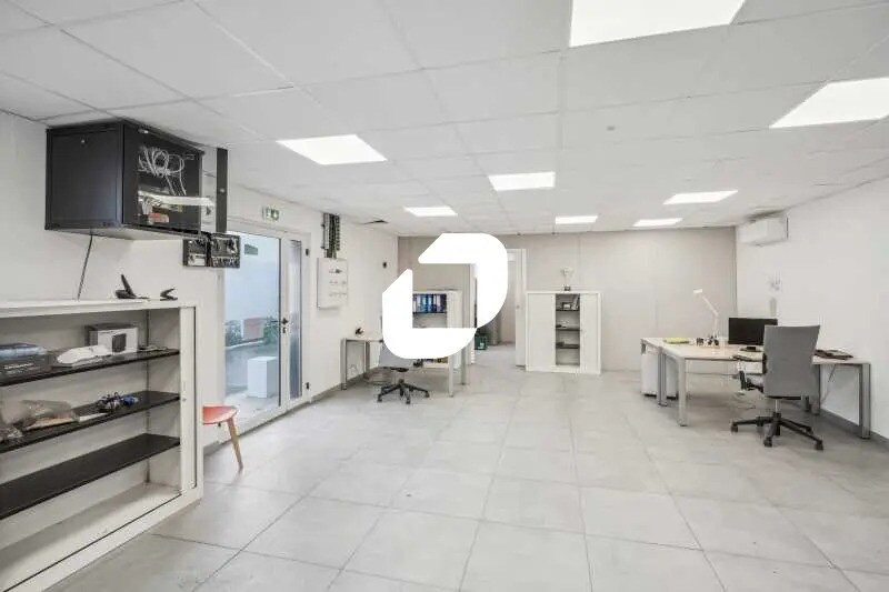 Office in Gennevilliers for lease - Interior Photo - Image 3 of 3