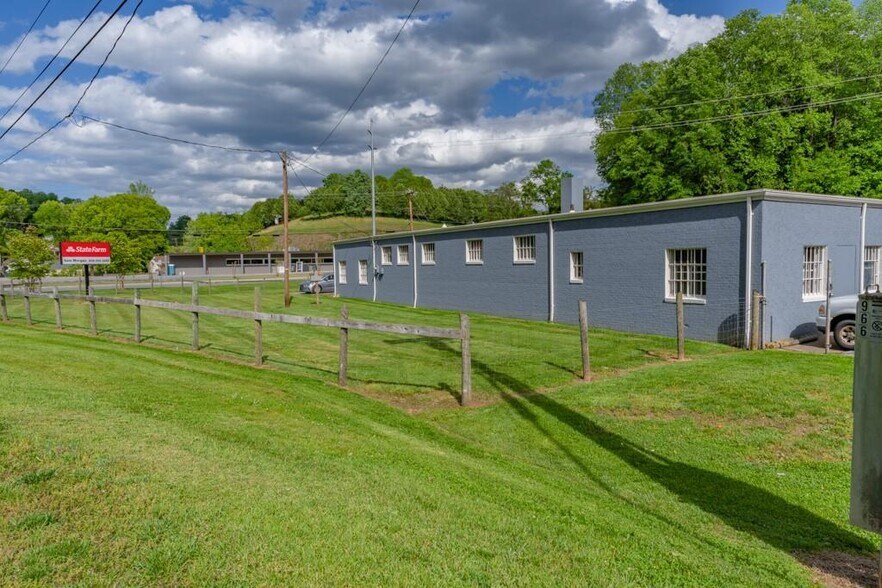 1080 Main St NW, Lenoir, NC à vendre - Photo du bâtiment - Image 2 de 26