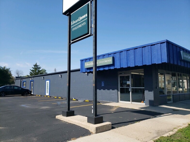 105 N Main St, Pardeeville, WI for lease - Building Photo - Image 2 of 5