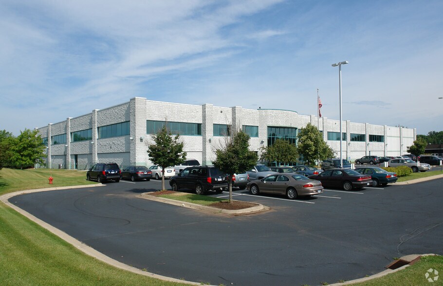 10900 S Nesbitt Ave, Bloomington, MN à louer - Photo principale - Image 1 de 3