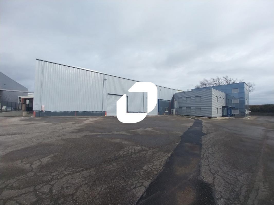 Flex in LES ECHETS for lease Building Photo- Image 1 of 14