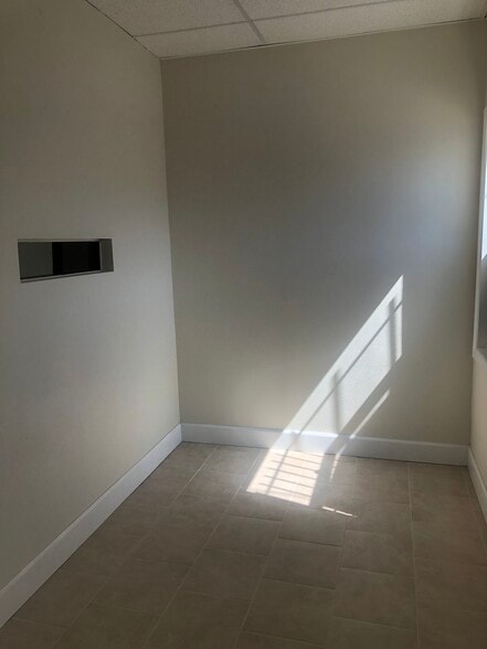 9300-9302 California Ave, South Gate, CA for lease - Building Photo - Image 3 of 9