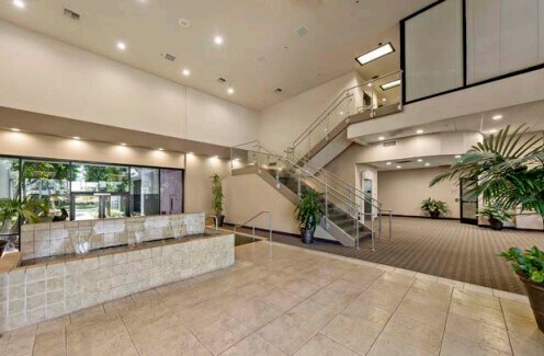 1300 W Optical Dr, Azusa, CA à louer - Hall d’entrée - Image 3 de 9