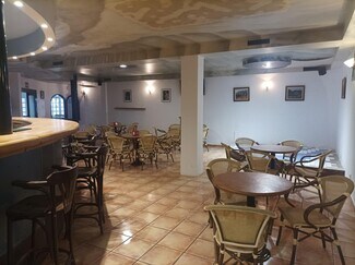 Plus de détails pour Multi-résidentiel à vendre