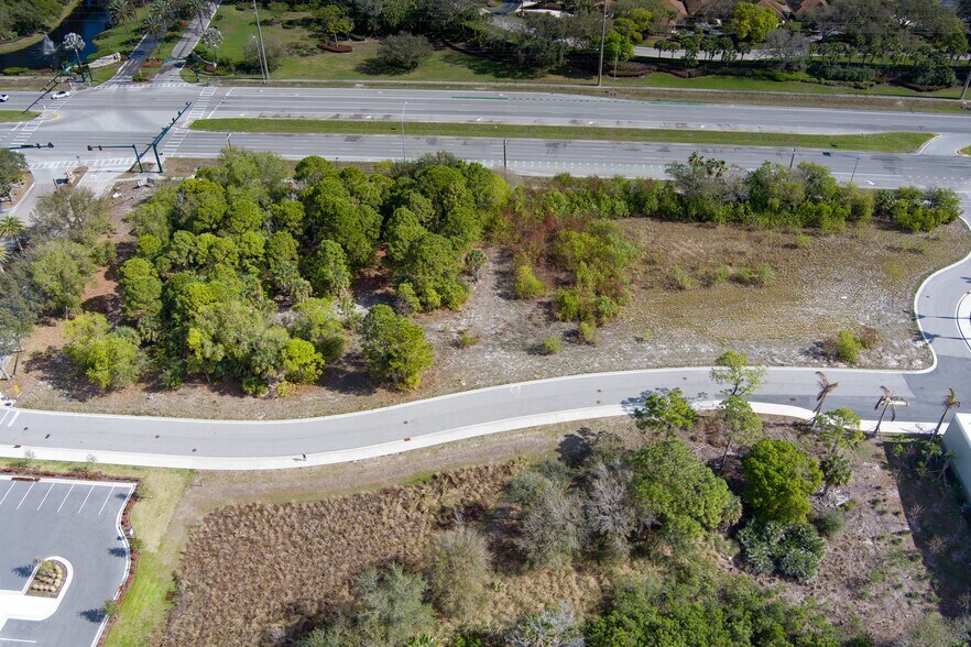 7050 SE Federal Hwy, Stuart, FL à vendre - Photo du bâtiment - Image 3 de 11