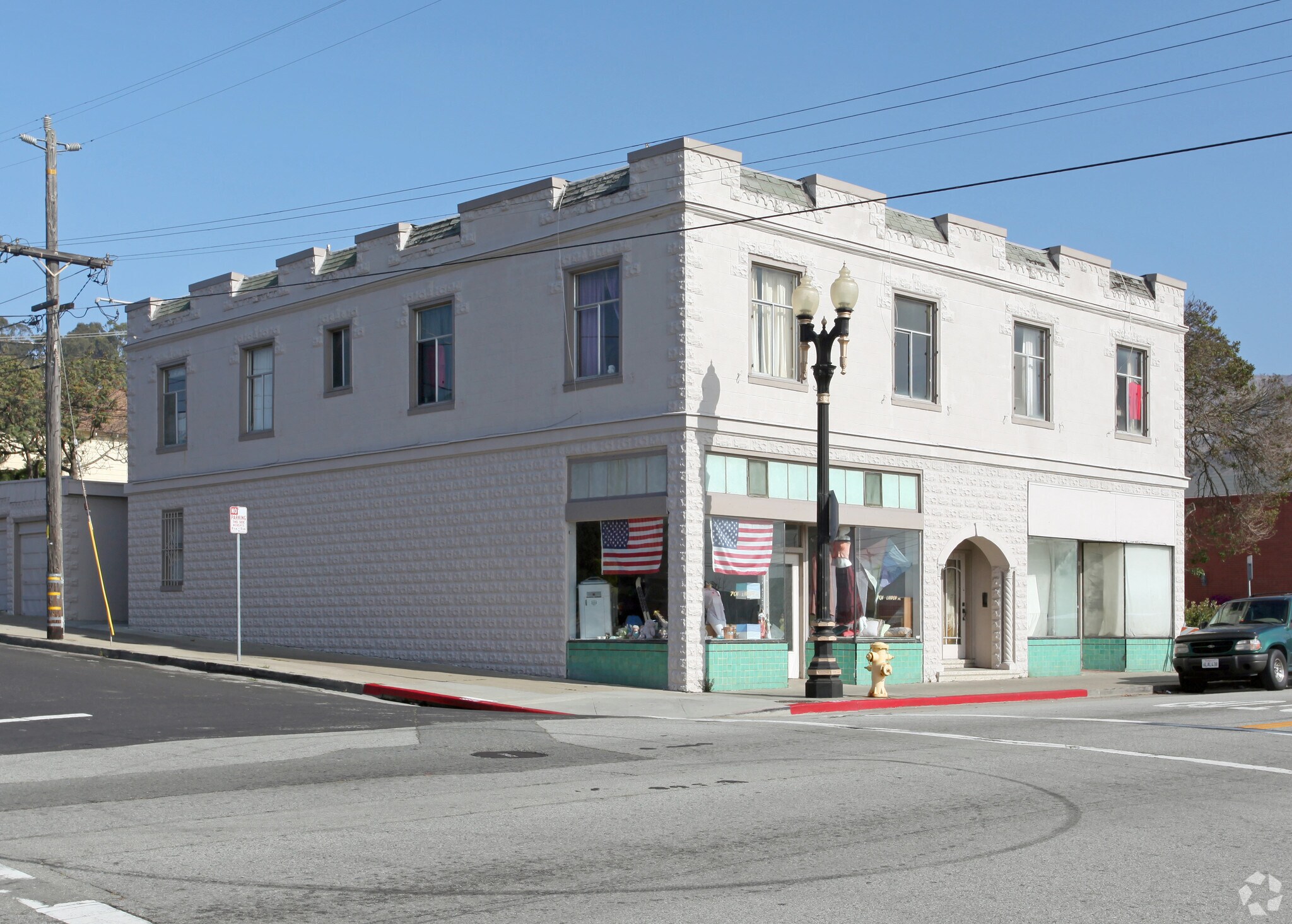 701-703 Linden Ave, South San Francisco, CA à louer Photo du bâtiment- Image 1 de 4