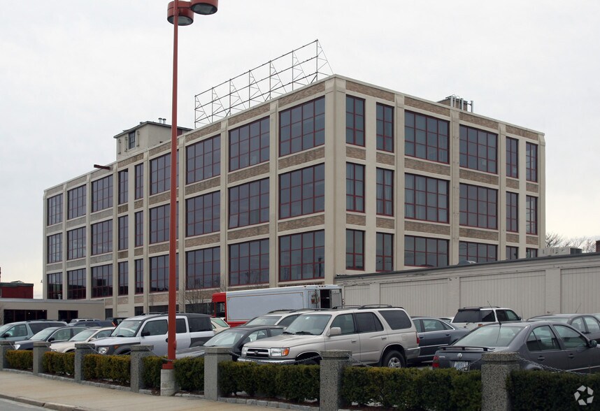 225 Chapman St, Providence, RI à louer - Photo du bâtiment - Image 3 de 6