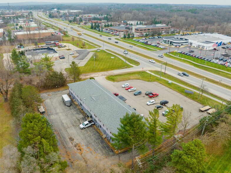 1520 S Lapeer Rd, Lake Orion, MI à louer - Photo du bâtiment - Image 2 de 5
