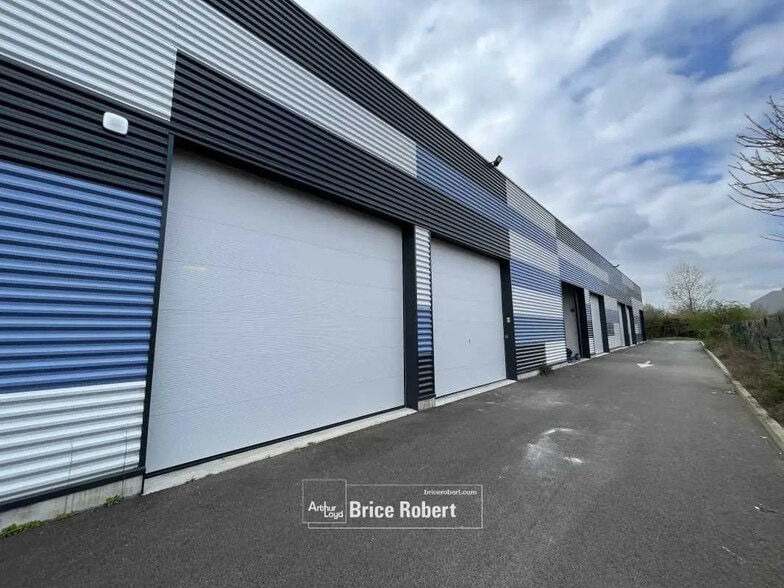 Office in Dagneux for lease - Building Photo - Image 2 of 5