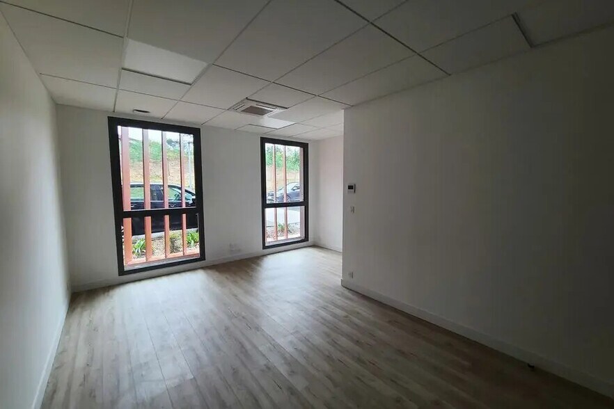 Office in Biarritz for lease - Interior Photo - Image 2 of 6
