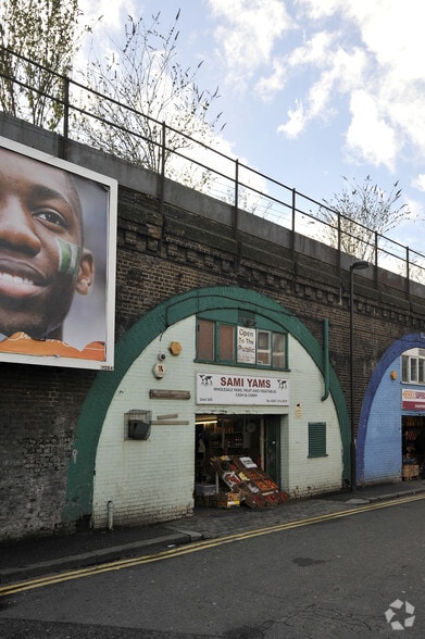 Brixton Station Rd, Londres à louer - Photo du bâtiment - Image 2 de 4