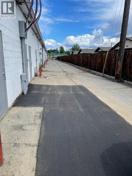 3048 Skaha Lake Rd, Penticton, BC à louer - Photo du bâtiment - Image 2 de 2