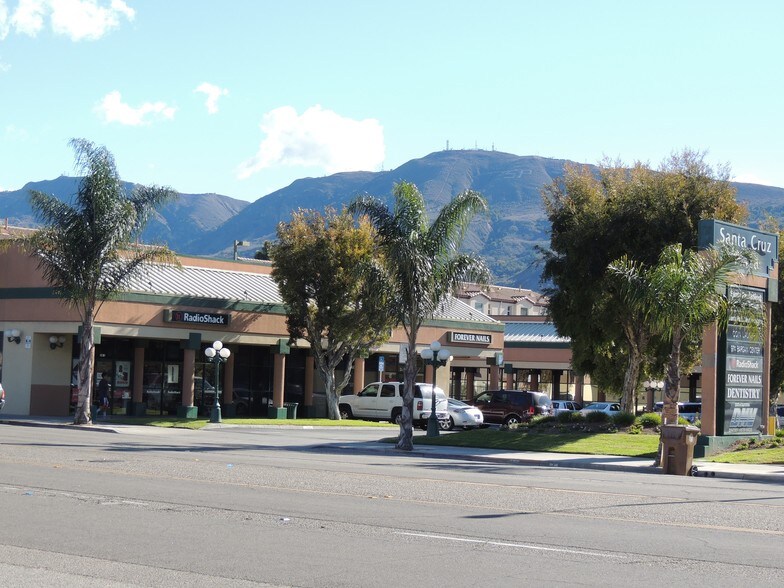 250-254 W Harvard Blvd, Santa Paula, CA à louer - Photo du bâtiment - Image 1 de 5
