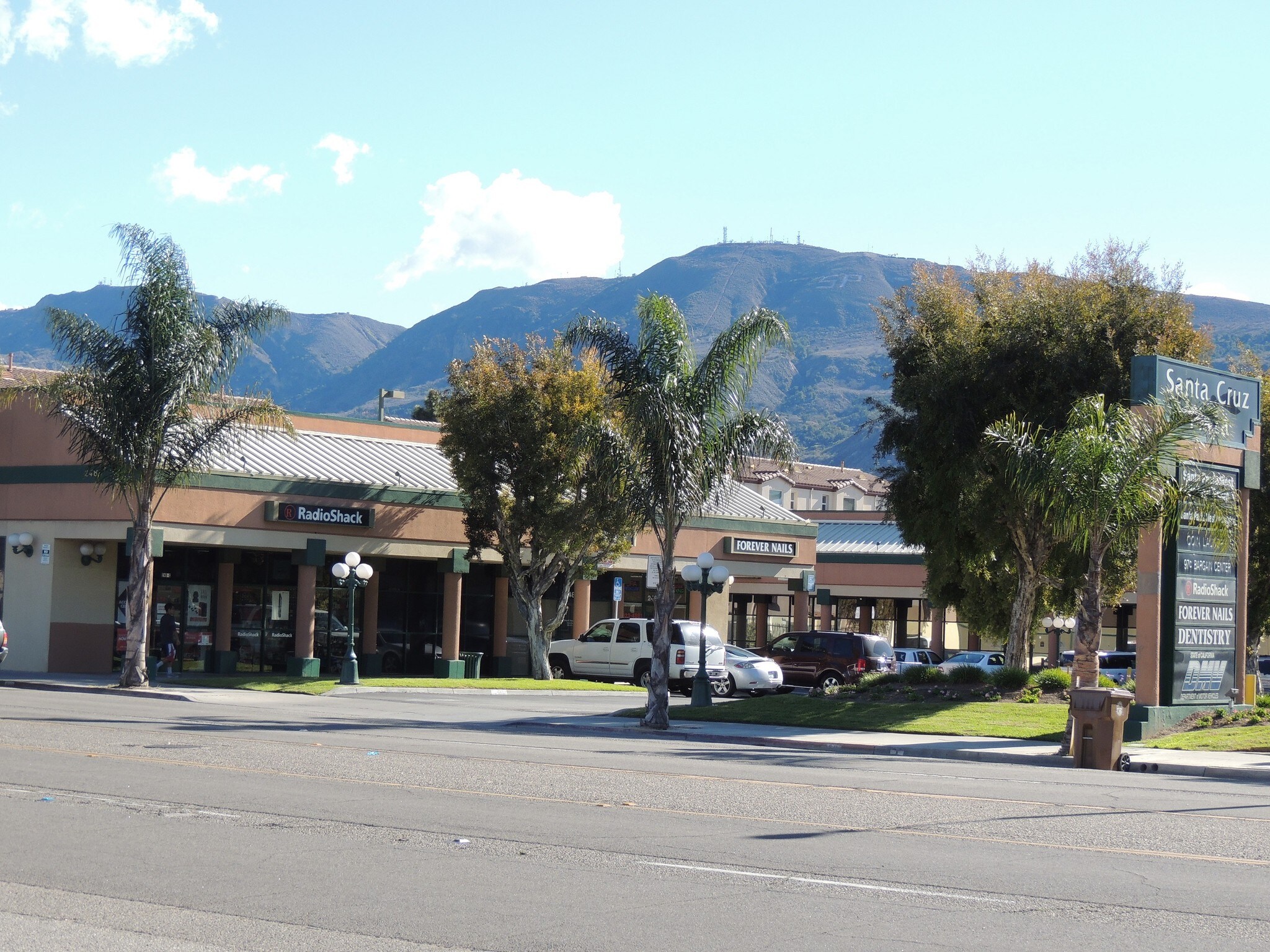 250-254 W Harvard Blvd, Santa Paula, CA à louer Photo du bâtiment- Image 1 de 6