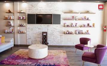 21733-21841 Ventura Blvd, Woodland Hills, CA à louer Photo intérieure- Image 2 de 4