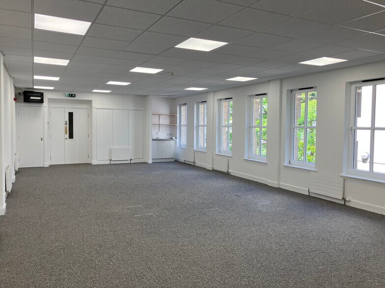 25 Union St, Edinburgh for lease - Interior Photo - Image 3 of 6