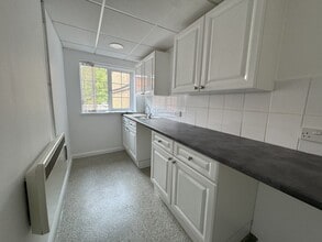 137 High St & 6 Bligh's Rd, Sevenoaks for lease Interior Photo- Image 2 of 4