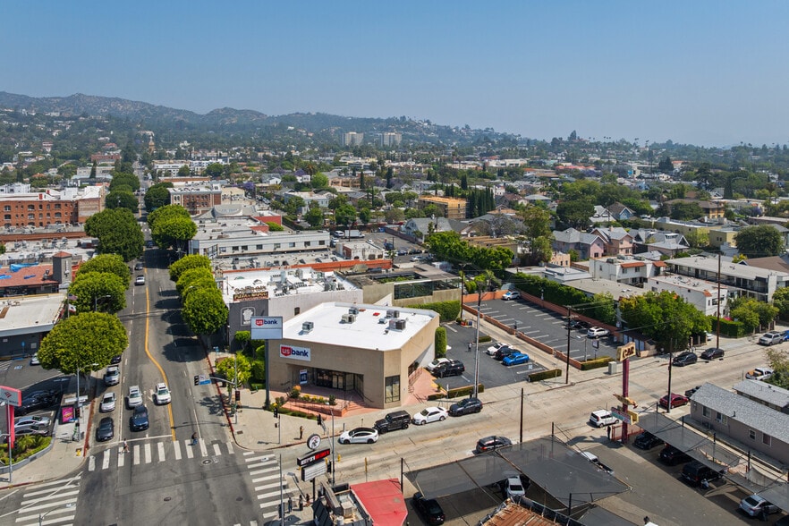 1700 N Vermont Ave, Los Angeles, CA à louer - Aérien - Image 3 de 17