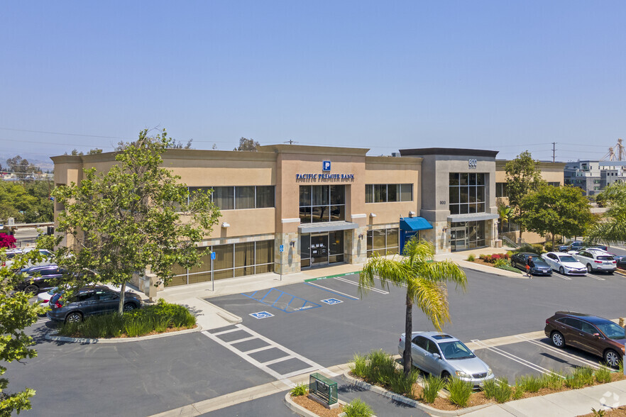 810-890 W Valley Pky, Escondido, CA for lease - Building Photo - Image 1 of 5