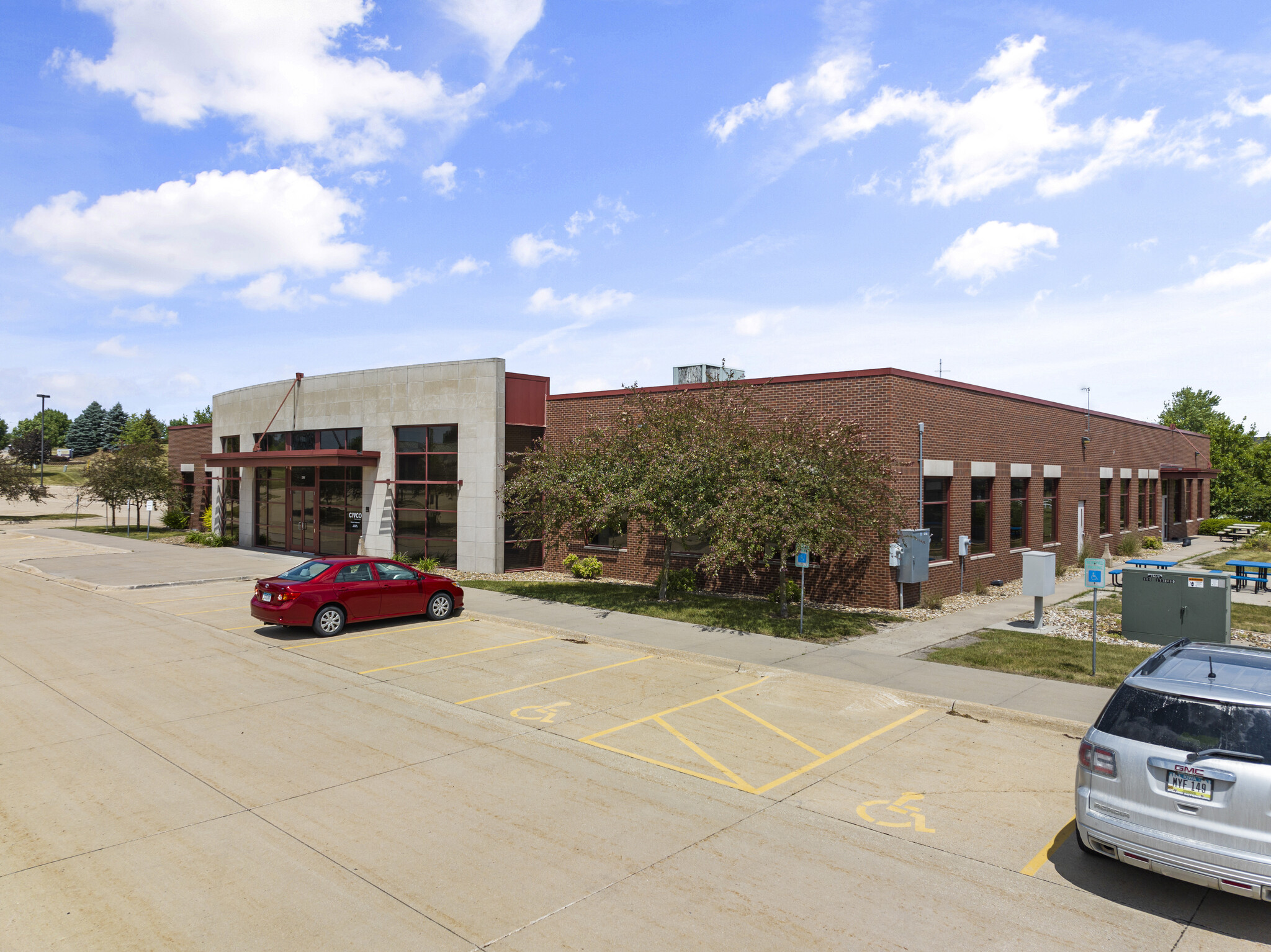 2303 Jones Blvd, Coralville, IA for sale Building Photo- Image 1 of 23