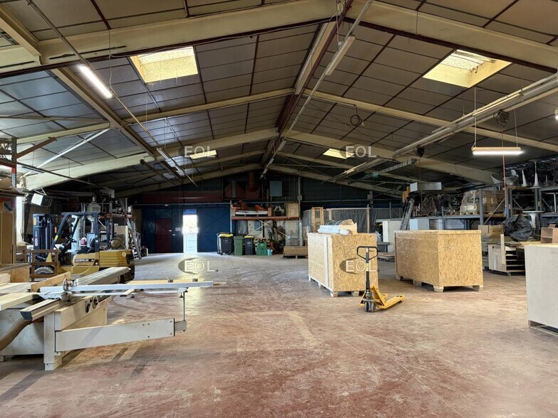 Industrial in Sainte-Geneviève for sale - Interior Photo - Image 2 of 8