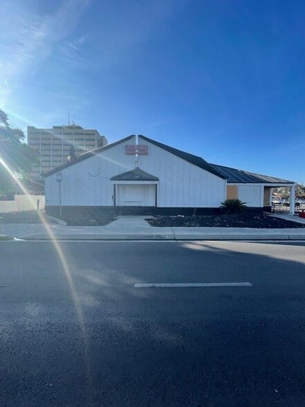 3017 Wilson Rd, Bakersfield, CA for lease - Building Photo - Image 1 of 7