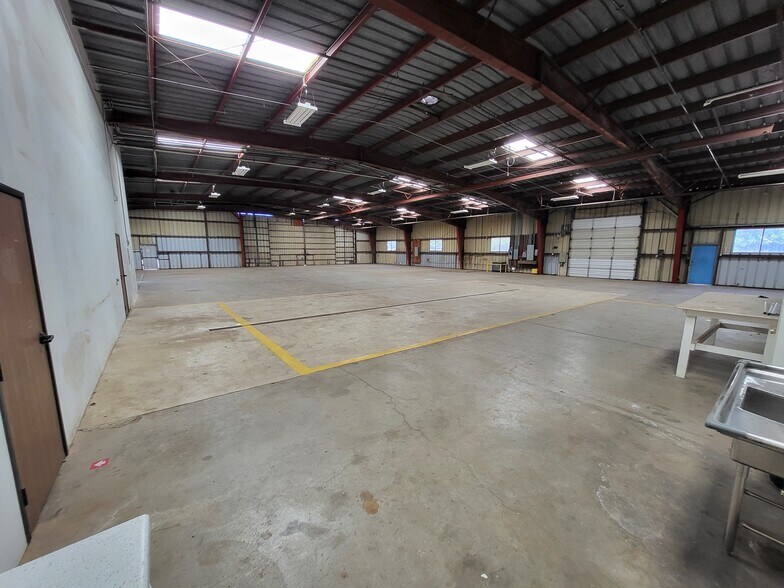 136 N 13th St, Santa Paula, CA à louer - Photo du bâtiment - Image 3 de 3
