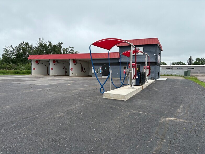 Cash Flow Car Wash Portfolio portefeuille de 2 propriétés à vendre sur LoopNet.ca - Photo du bâtiment - Image 2 de 19