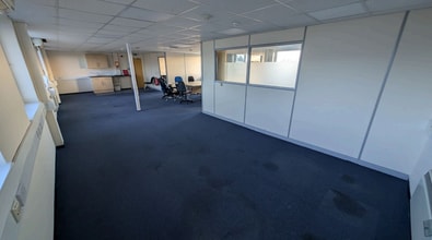 Shamblehurst Ln, Southampton for lease Interior Photo- Image 2 of 2