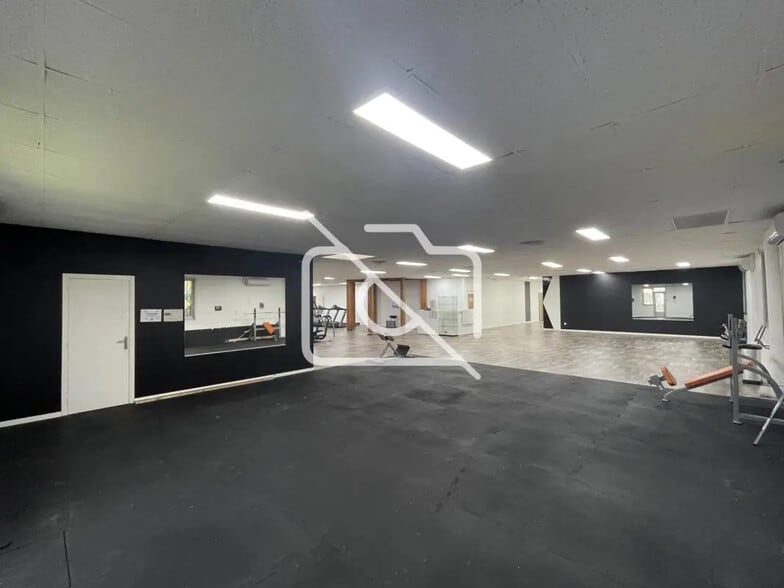 Retail in Bondoufle for sale - Building Photo - Image 2 of 4