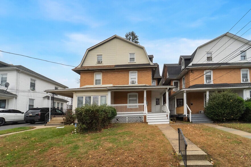222 Lippincott Ave, Ardmore, PA à vendre - Photo du bâtiment - Image 2 de 39