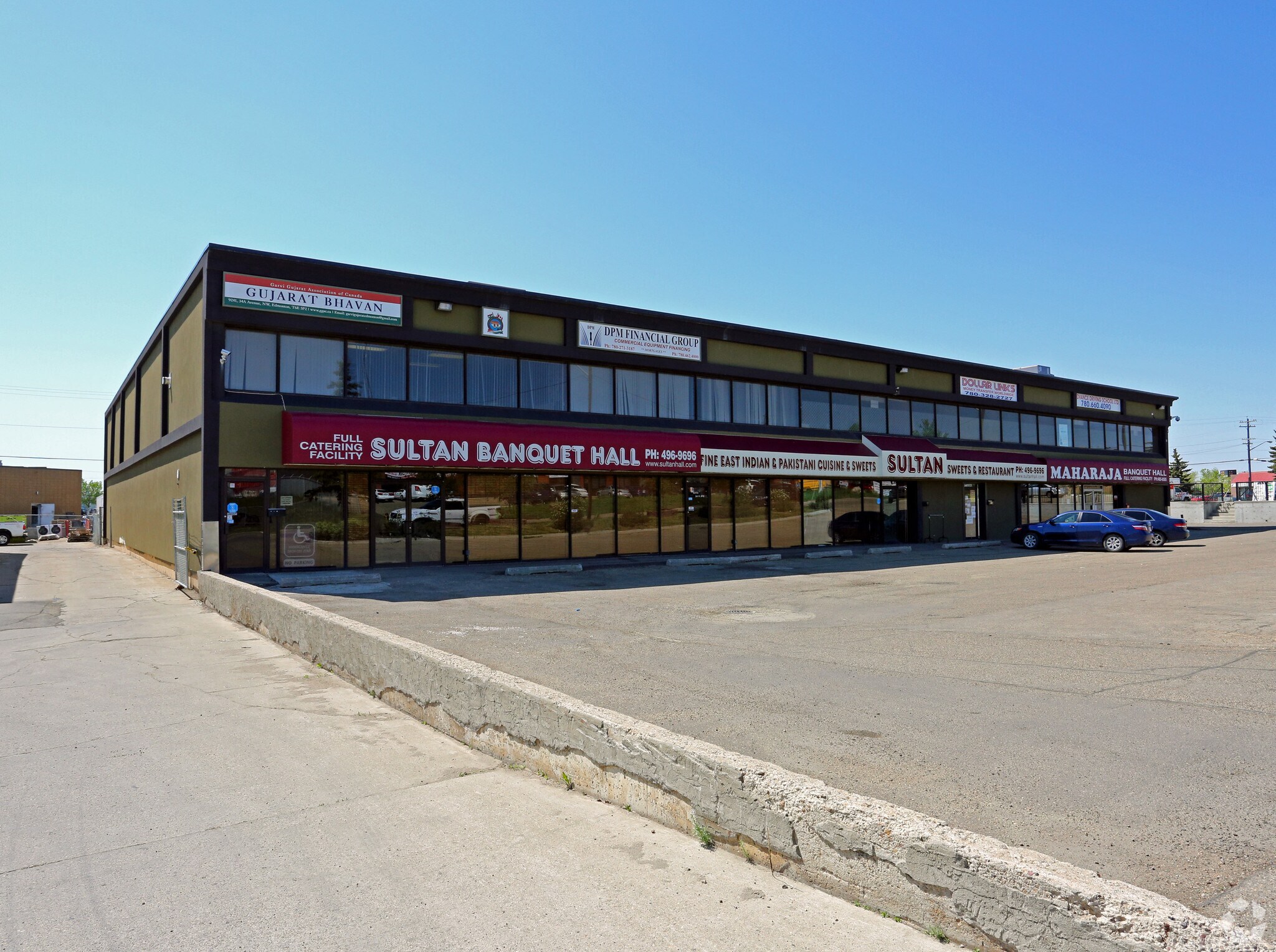 9241 34A Av NW, Edmonton, AB à louer Photo principale- Image 1 de 3