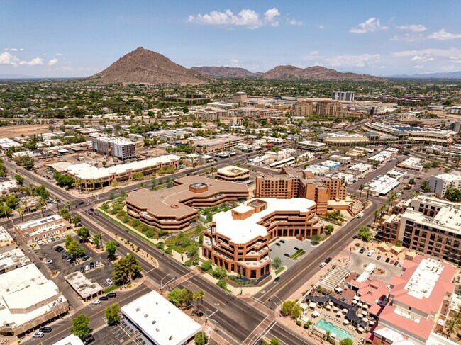 Plus de détails pour 7272 E Indian School Rd, Scottsdale, AZ - Coworking à louer