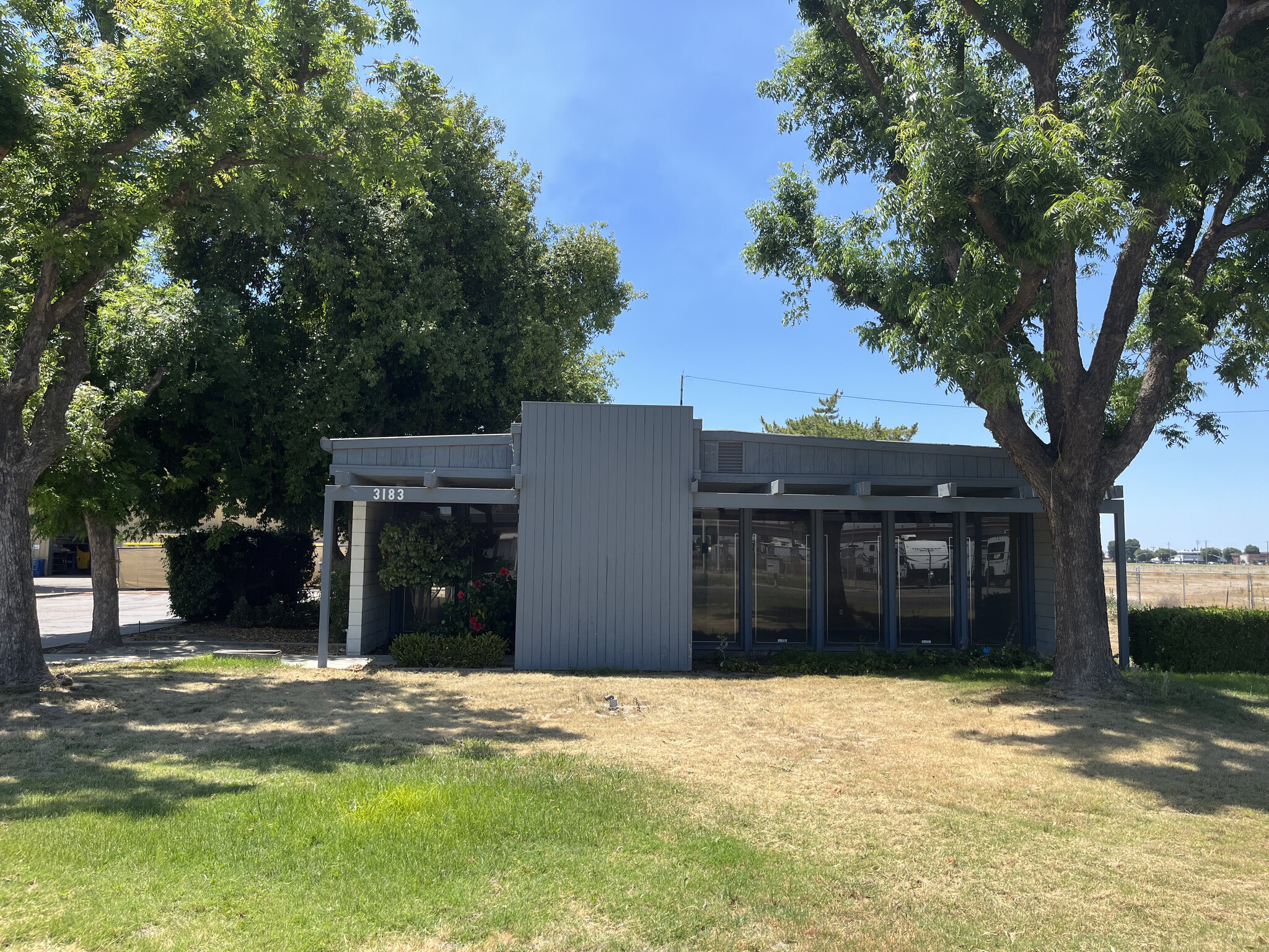 3183 S Parkway Dr, Fresno, CA for lease Building Photo- Image 1 of 15