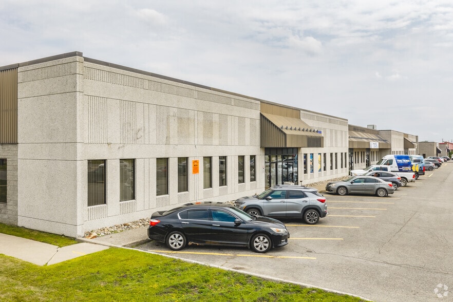 3401-3421 Boul Industriel, Laval, QC for lease - Building Photo - Image 1 of 6