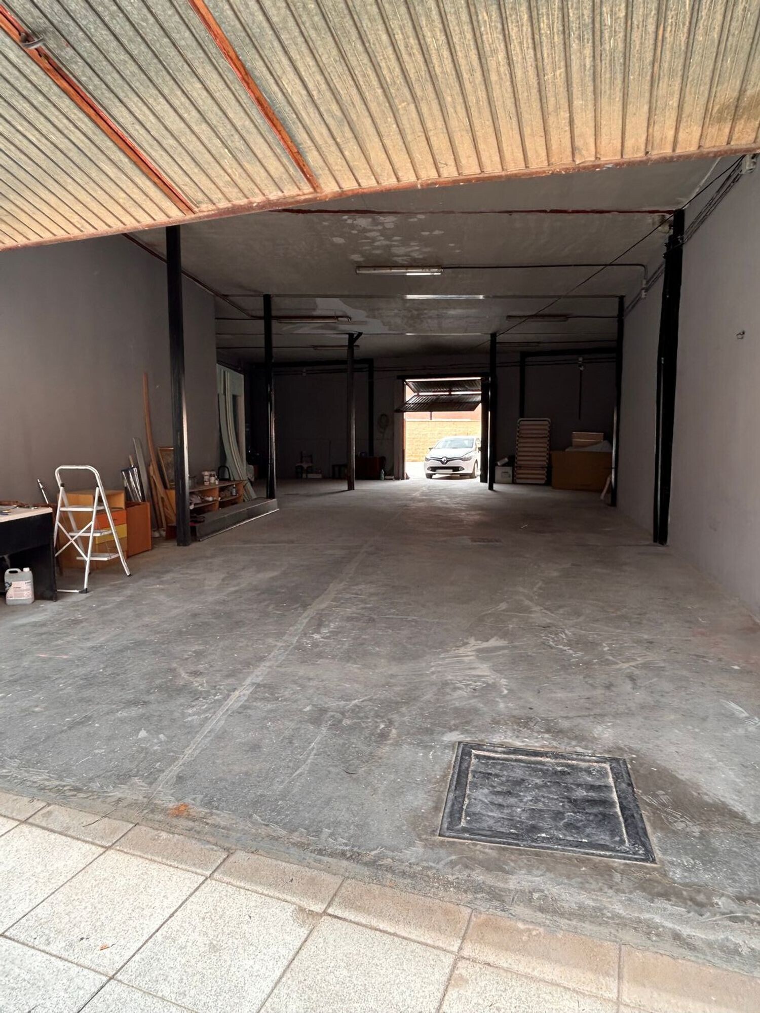 Commerce de détail dans Cabanillas del Campo, Guadalajara à louer Photo du bâtiment- Image 1 de 3