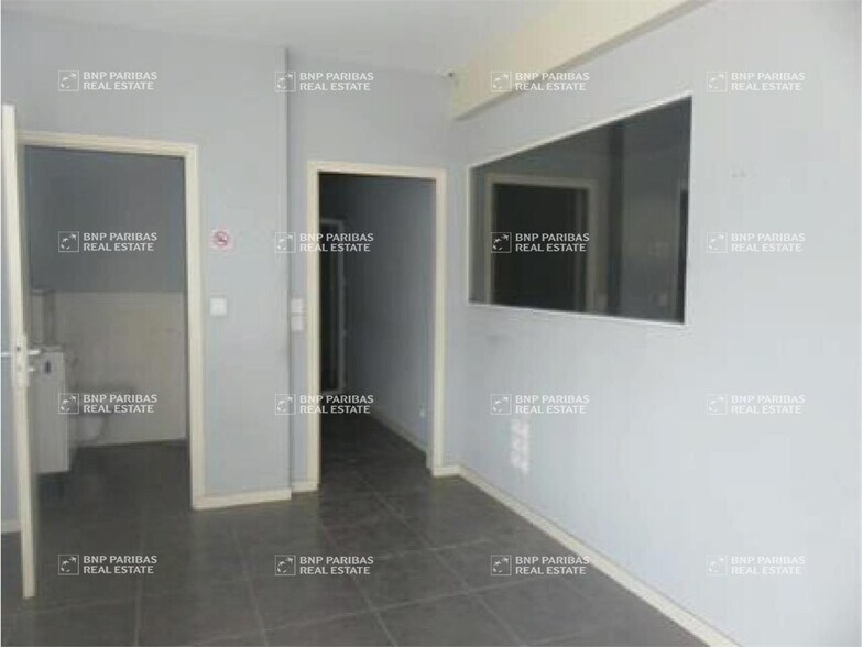 Flex in Neuville-sur-Saône for lease - Interior Photo - Image 3 of 16