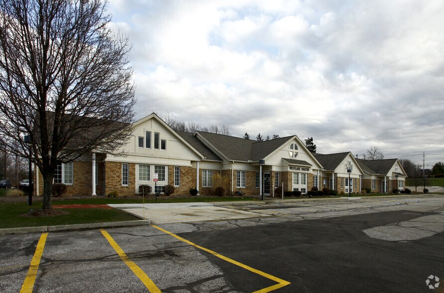26016 Detroit Rd, Westlake, OH à louer - Photo du bâtiment - Image 3 de 11