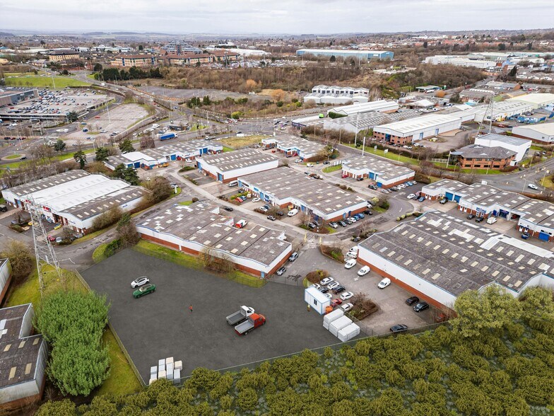 Pedmore Rd, Brierley Hill à louer - Photo du bâtiment - Image 1 de 8