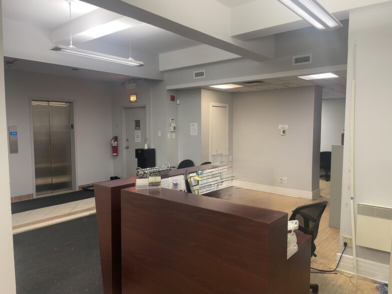 84-88 Rue Notre-Dame O, Montréal, QC for lease - Building Photo - Image 3 of 12