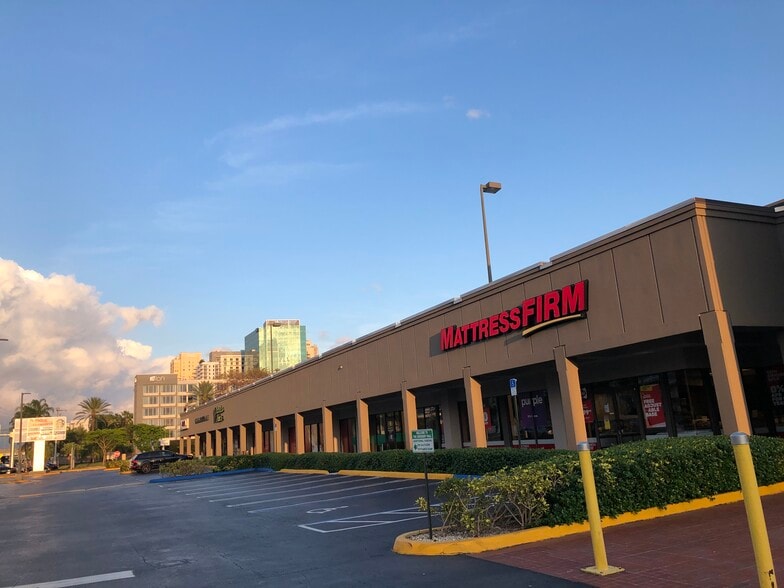 7700 N Kendall Dr, Miami, FL for lease - Building Photo - Image 3 of 6