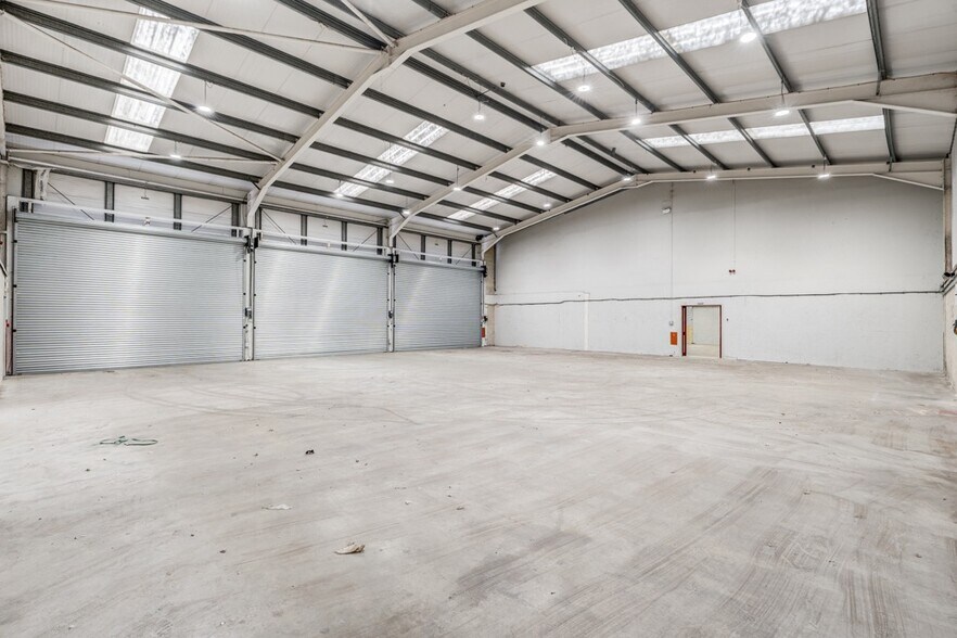 70 South Road, Hailsham, East Sussex portfolio of 4 properties for sale on LoopNet.ca - Interior Photo - Image 2 of 6