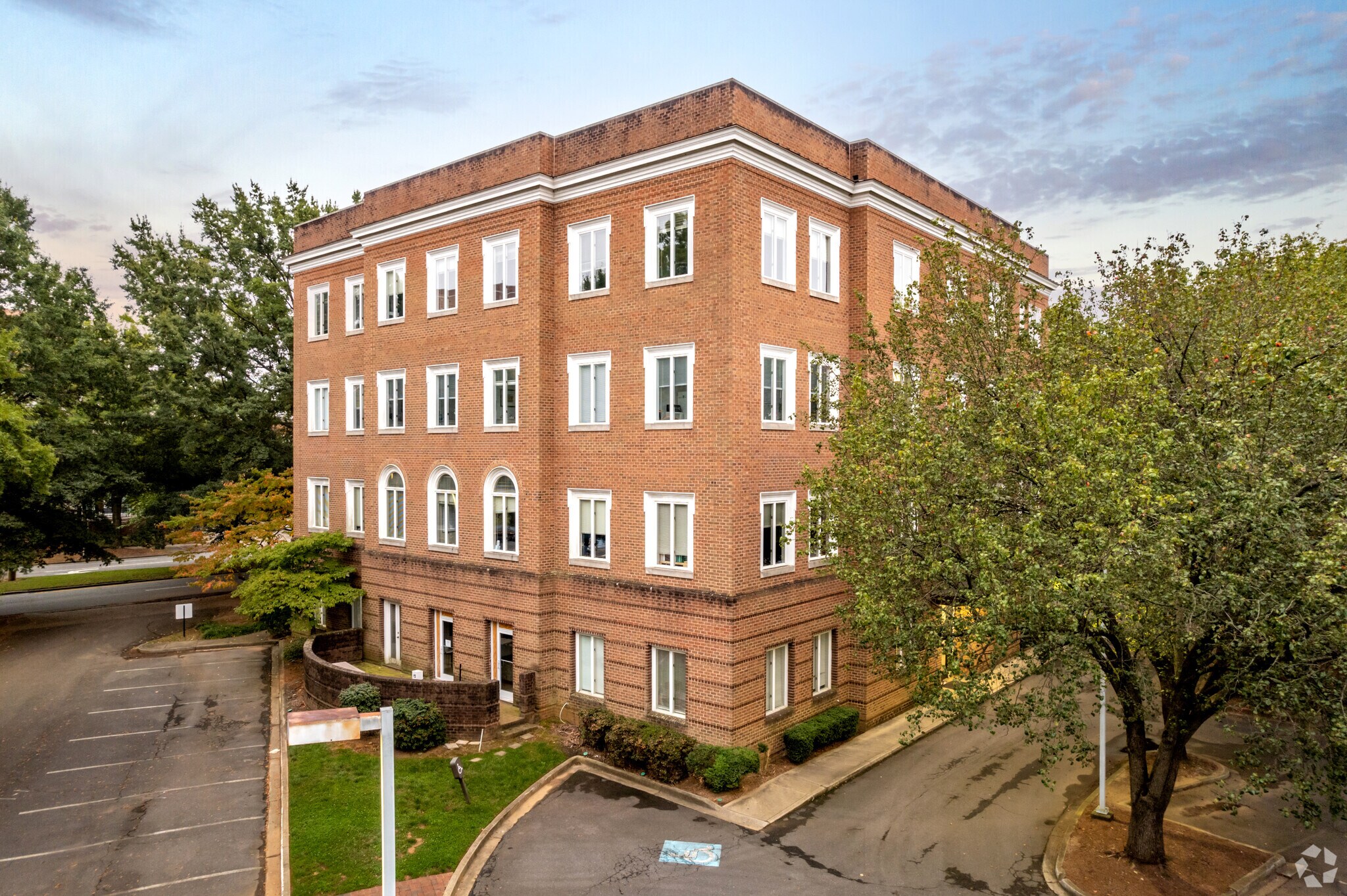 200 Queens Rd, Charlotte, NC à louer Photo principale- Image 1 de 8