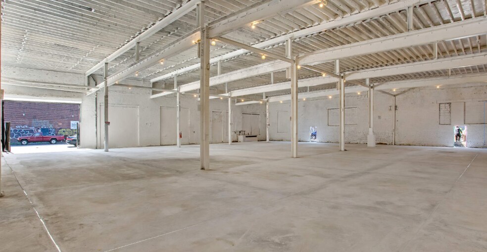 335 Moffat St, Brooklyn, NY à vendre - Photo du bâtiment - Image 3 de 16